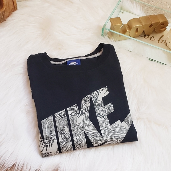 Women's Nike Tee Shirt - Picture 2 of 6